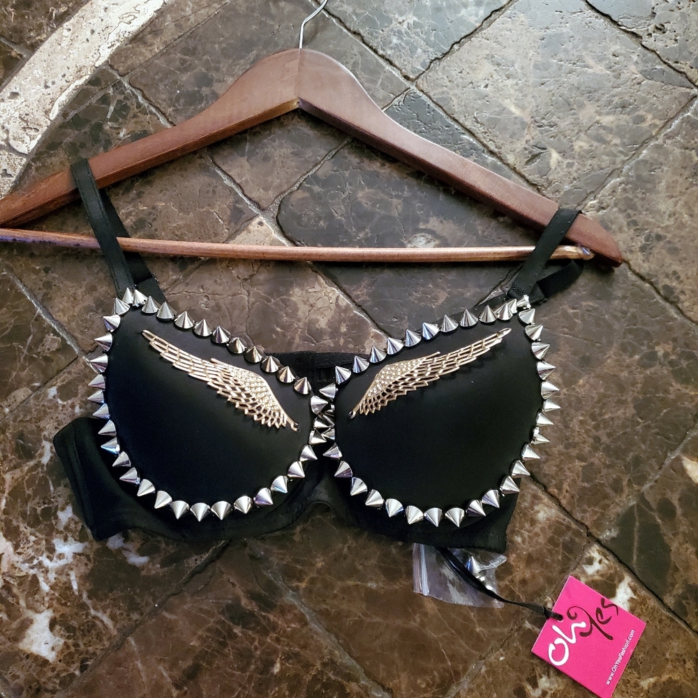 Oh yes black bra with silver & gold embellishments NWT M